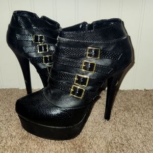 Shoedazzle "Monroe" Black Ankle Boot